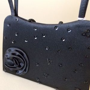 Satin Elvening bag, new. Rose decor and with strap